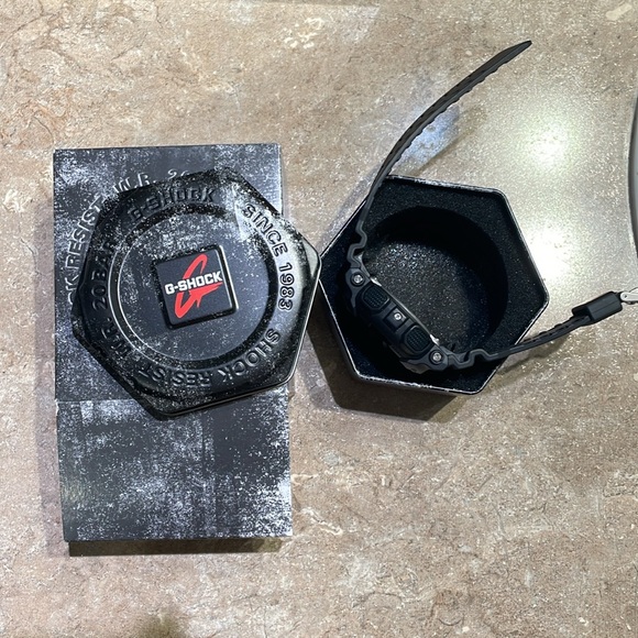 G-shock watch GA-100MB - Picture 5 of 6